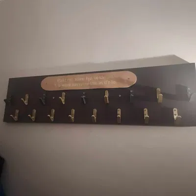 Móc treo quần áo tự làm cho hành lang