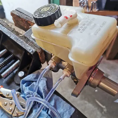 Bộ phận xả khí cho xi lanh chính M12x1 cho Mercedes ML550