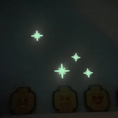 Ngôi sao thiết kế bán thực tế với ánh sáng phát quang