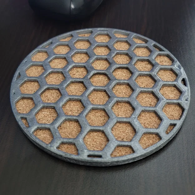 Đế lót ly tròn với lỗ hình tổ ong - Image 1