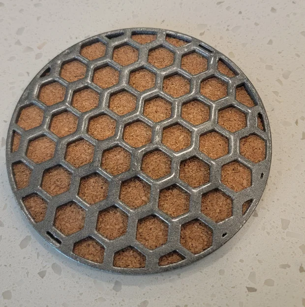 Đế lót ly tròn với lỗ hình tổ ong - Image 3