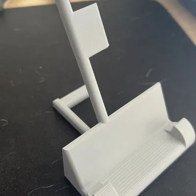 Giá đỡ đứng iPhone 13 Pro thiết kế kém