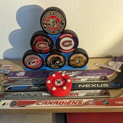 Giá đỡ bóng hockey hình chóp cho 6 viên puck