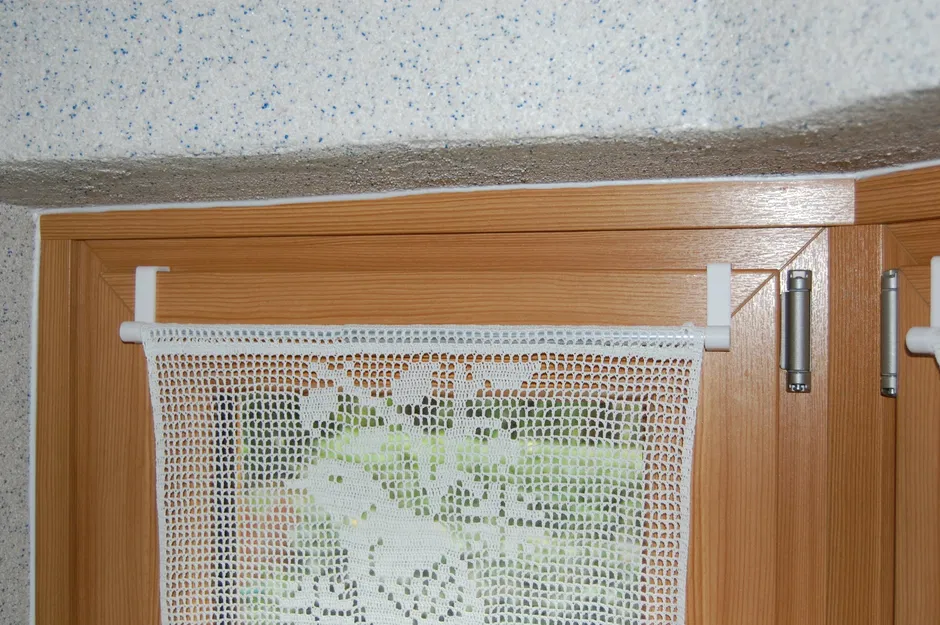 Giá treo rèm cửa sổ Haken với các kích thước lỗ 8mm và 10mm - Image 1