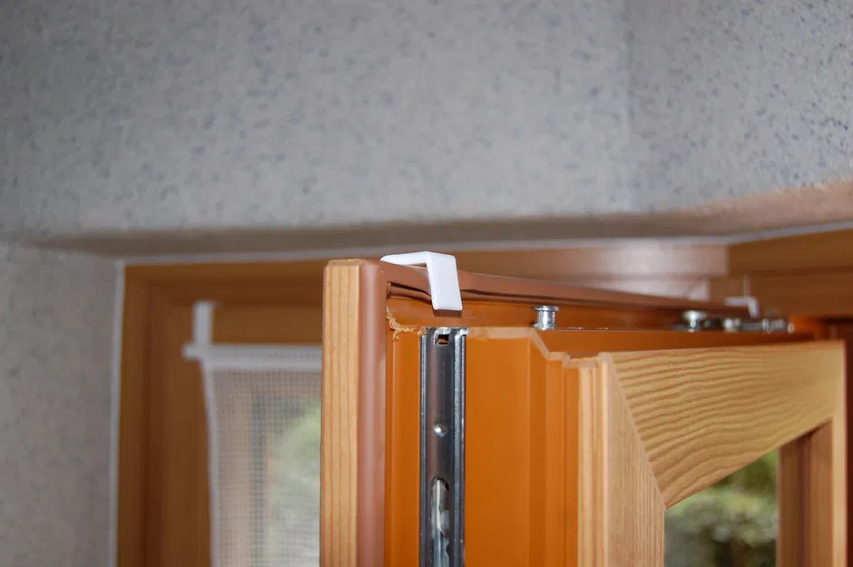 Giá treo rèm cửa sổ Haken với các kích thước lỗ 8mm và 10mm - Image 2