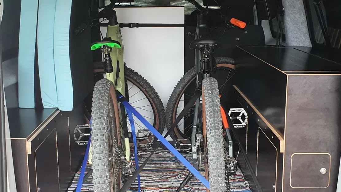 Giá đỡ xe đạp đơn giản cho ô tô với thanh thép 2mm - Image 1