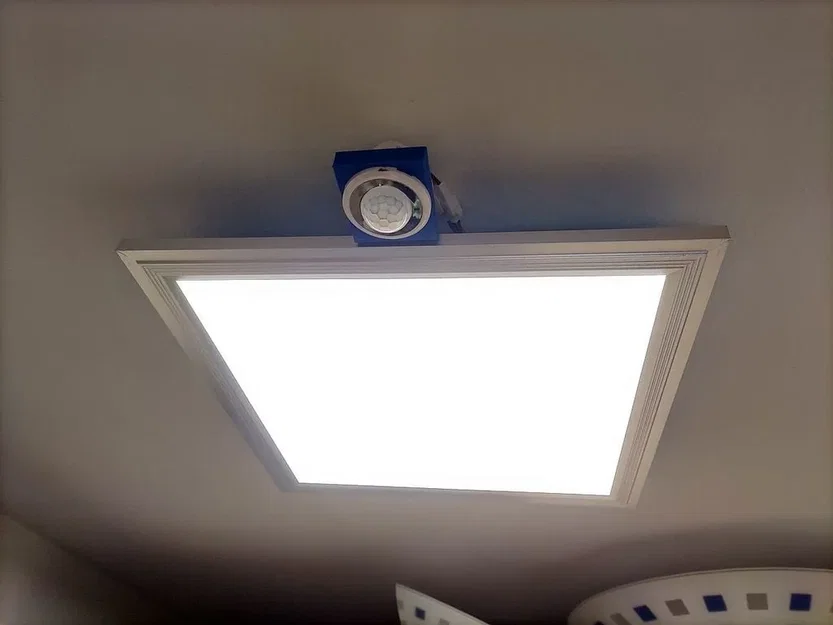 Đèn trần LED với hỗ trợ cảm biến PIR cho kho chứa - Image 1