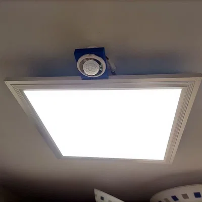 Đèn trần LED với hỗ trợ cảm biến PIR cho kho chứa
