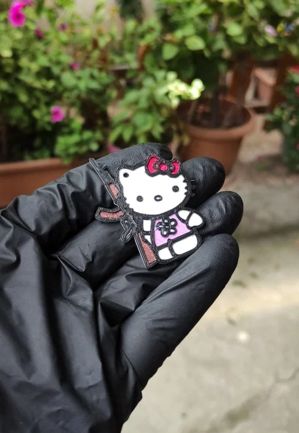Hello Kitty cầm AK47 dành cho bạn bè - Image 1