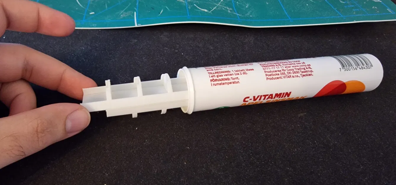 Ống đựng viên uống vitamin với ngăn chứa tiện lợi - Image 2