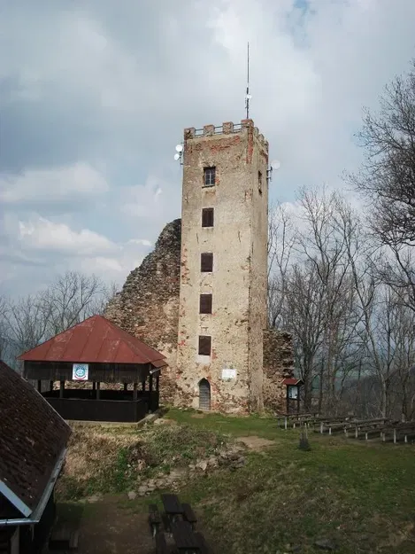 Tháp canh đá tại tàn tích lâu đài Rýzmberk - Image 1