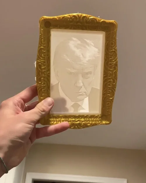 Chân dung Donald Trump in lithophane - Image 2