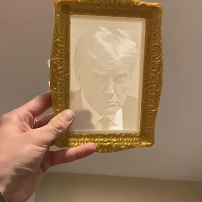 Chân dung Donald Trump in lithophane