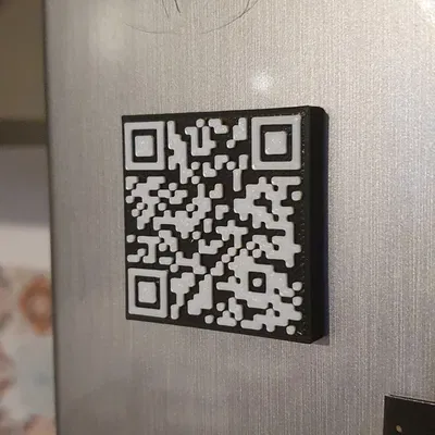 Nam châm tủ lạnh Rick Roll với mã QR độc đáo