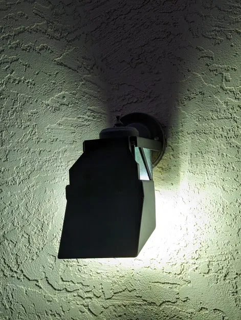 Mái che đèn ngoài trời gắn kẹp cho ánh sáng dịu hơn - Image 3