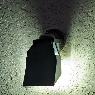 Mái che đèn ngoài trời gắn kẹp cho ánh sáng dịu hơn