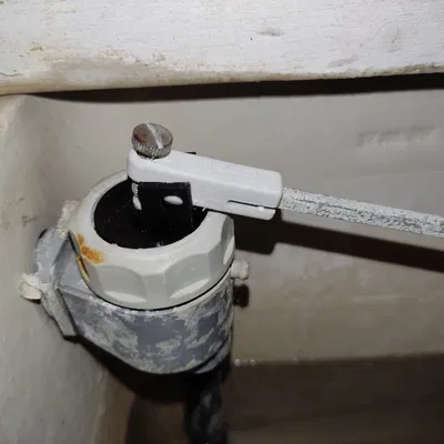 Cơ chế nổi điều chỉnh mực nước bồn cầu