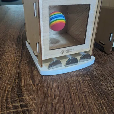 Mô hình trưng bày ngân hàng gương tháng 7 từ Crunch Labs