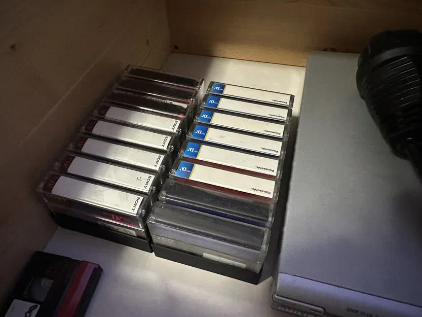 Khay lưu trữ băng mini DV gọn gàng và tiện lợi - Image 1