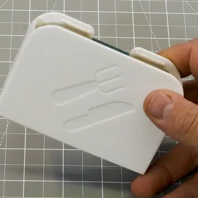 Bộ dụng cụ ăn uống TinCognito từ hộp Altoids tái chế