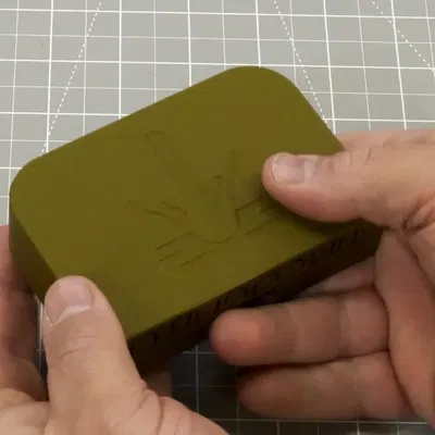 Bộ dụng cụ sinh tồn mini TinCognito từ hộp Altoids