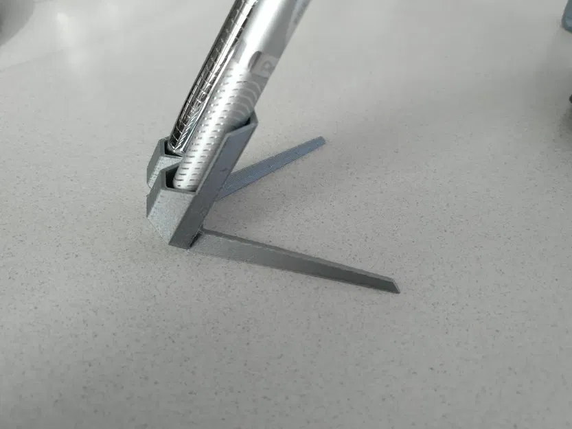 Giá đỡ bút đôi thiết kế đơn giản và nhẹ nhàng - Image 1