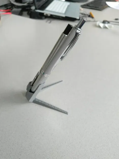 Giá đỡ bút đôi thiết kế đơn giản và nhẹ nhàng - Image 2