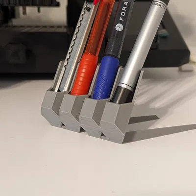 Giá đỡ bút đứng cho bốn vật dụng