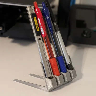 Giá đỡ bút đứng cho bốn vật dụng