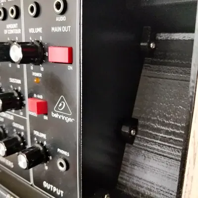 Mở rộng bảng điều khiển cho synth Behringer Model D