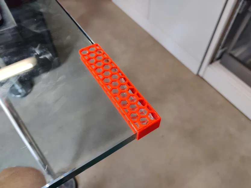 Bảo vệ cạnh bàn làm việc bằng kính chống sắc nhọn - Image 1