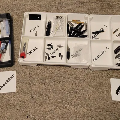 Giá đỡ và lưu trữ bút với thiết kế xếp chồng