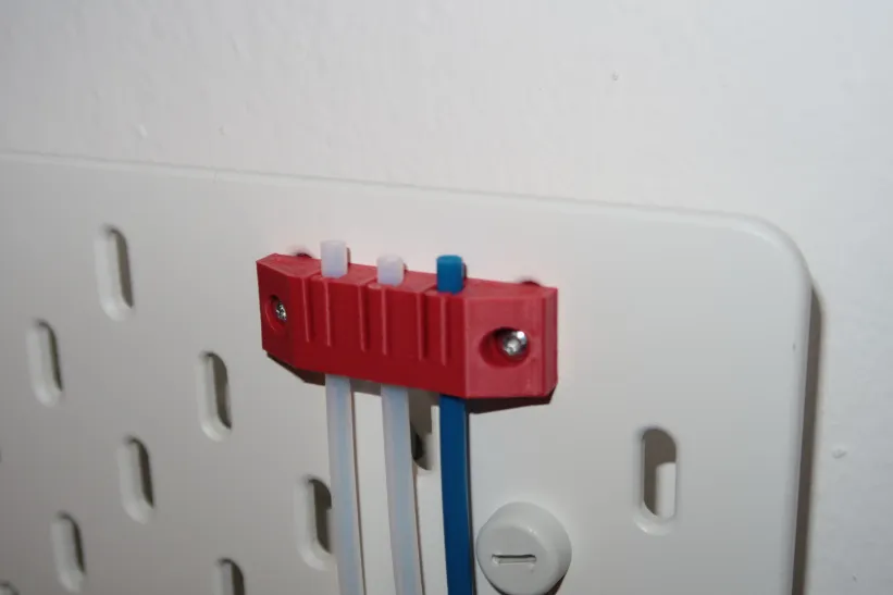 Giá đỡ ống Bowden 4mm cho Skadis với T-nuts 3mm - Image 1