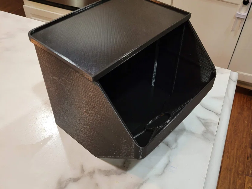 Giỏ đựng hành và khoai tây xếp chồng được trong bếp - Image 2