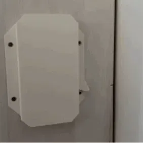 Giá đỡ điện thoại iPhone SE in sẵn không cần hỗ trợ