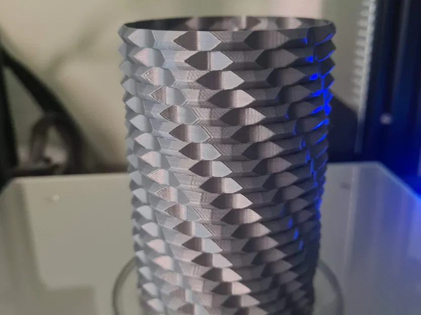 Bình hoa đựng bút sáng tạo từ Tinkercad - Image 2