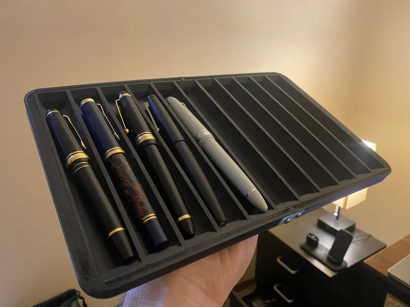 Khay bút máy R2 với góc bo tròn sáng chế của Apple - Image 1