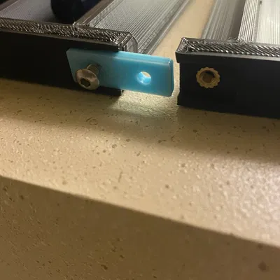 Khay bút máy R2 với góc bo tròn sáng chế của Apple