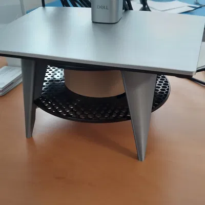 Giá đỡ màn hình đơn giản từ cuộn Prusament