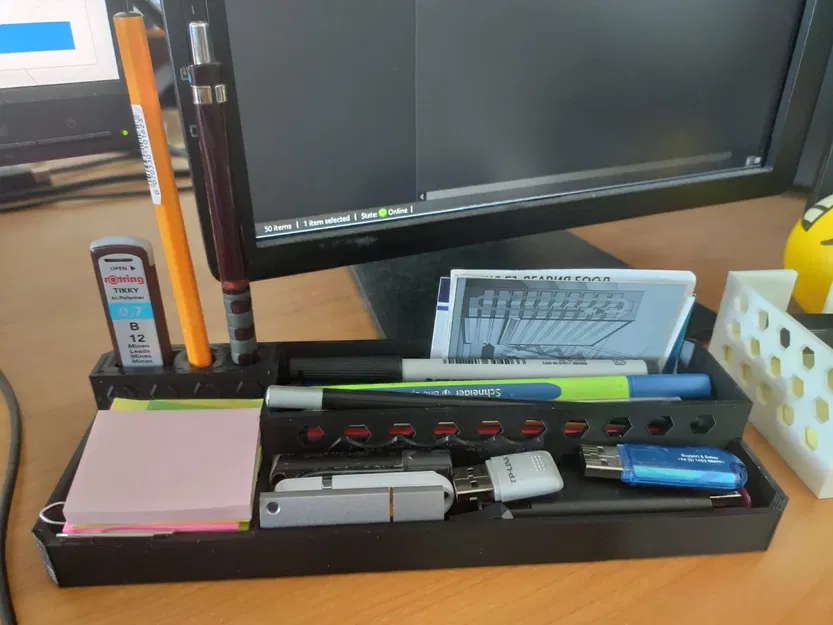 Giá đỡ bút tổ chức 23cm x 9cm in từ PLA - Image 1