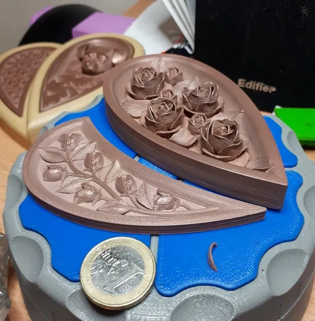 Hộp trang sức hình hoa hồng in bằng gỗ và đồng - Image 2