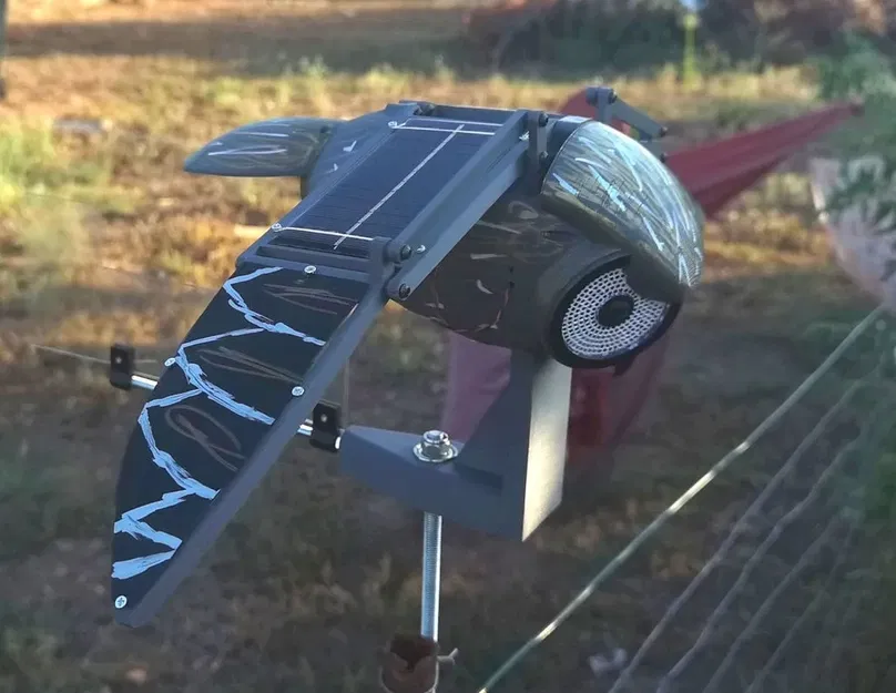 Bù nhìn năng lượng mặt trời chống lại chim - Image 1