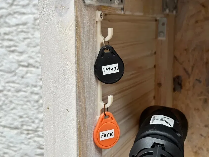 Cái móc treo dọc đơn giản cho không gian ngoài trời - Image 1