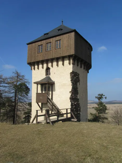 Tháp quan sát Hartenštejn từ đổ nát lâu đài 1473 - Image 1