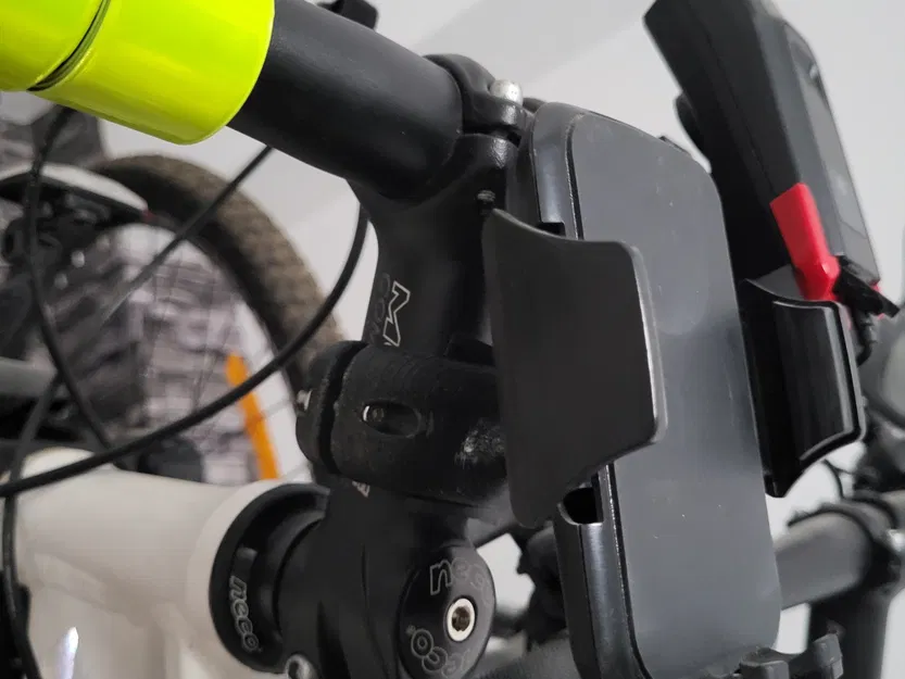 Giá đỡ điện thoại thông minh gắn trên ống lái xe đạp 17.5mm - Image 1