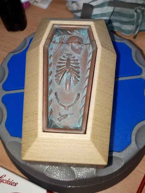 Hộp đựng thuốc lá hình quan tài - Image 2