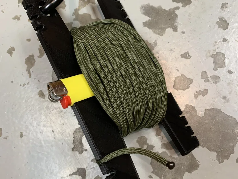 Giá đỡ dây với lưỡi dao và bật lửa mini Bic - Image 3