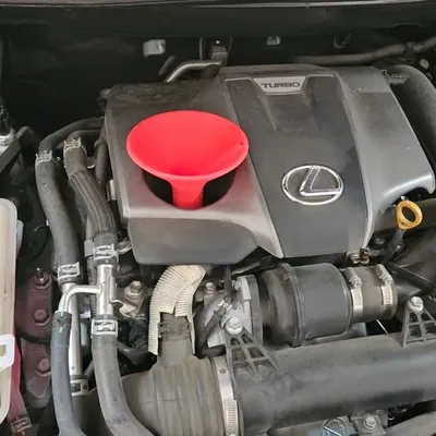 Phễu đổ dầu tùy chỉnh cho Lexus NX200T với nắp ren 37mm