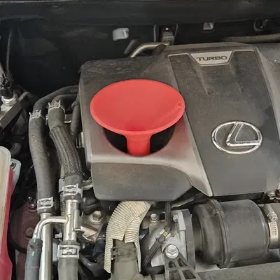 Phễu đổ dầu tùy chỉnh cho Lexus NX200T với nắp ren 37mm