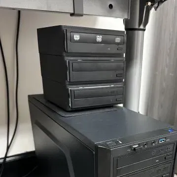 Giá đỡ đọc đĩa DVD xếp chồng tiện lợi